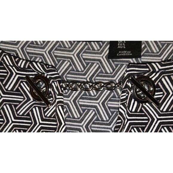 Tahari Black & White Top Short Sleeve Women's SIZE L LARGE Silver- Tone Accents - Picture 2 of 10